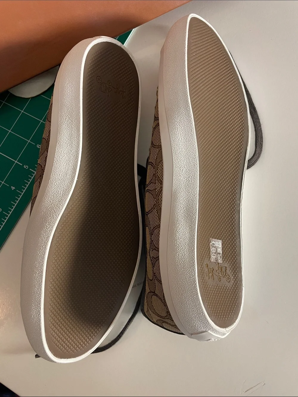 COACH Signature Outline Canvas Empire Low-Top Sneakers (Designer) New In Box! - Picture 4 of 9